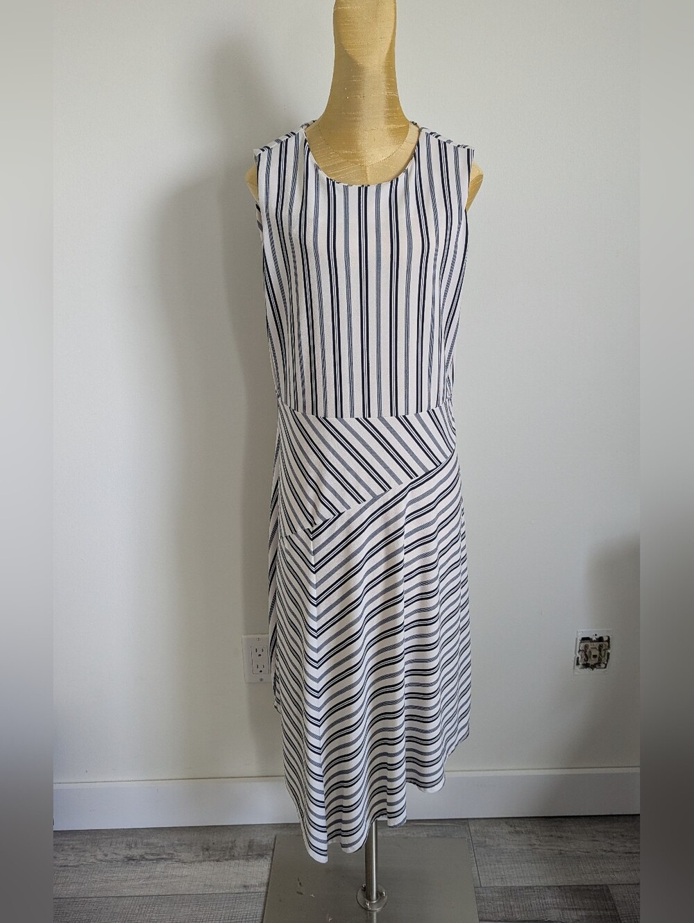 Banana Republic White Dress with Navy Vertical & Diagonal Stripes Size M